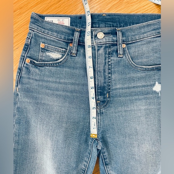 EUC Gap Kick fit jeans. Medium Indigo wash, distressed, raw hem, size 26/2 - Picture 5 of 10